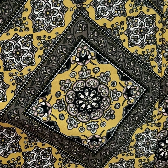 Gorgeous print • Flowy • Lightweight • Drapey • Billowed sleeves • Square neck - Picture 5 of 6